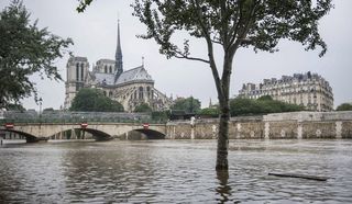 Las aguas inundan zonas de París y el Sena se aproxima a los 6 m