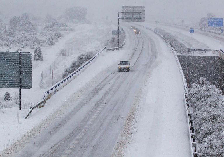Las carreteras que se pueden ver afectadas por la nieve este fin de semana: cadenas, posibles restricciones y cortes
