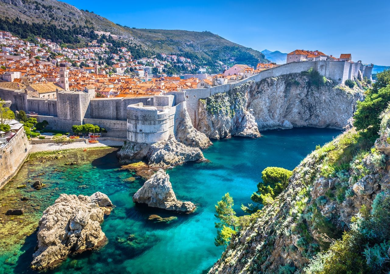 Espectacular panorámica de la muralla de Dubrovnik. Como curiosidad, esta muralla la cuida una fundación que se formó en los años 60, y se ha encargado de mantenerla desde entonces gracias a lo que recogen por las visitas de los turistas.