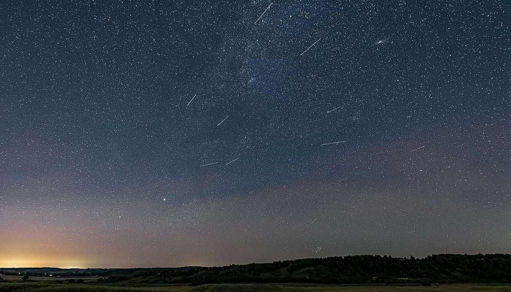 Lluvia de meteoros Las partículas del cometa 21P/Giacobini-Zinner provocan los destellos al entrar en la atmósfera terrestre. En años de gran actividad, las Dracónidas han llegado a superar los 600 meteoros por hora.