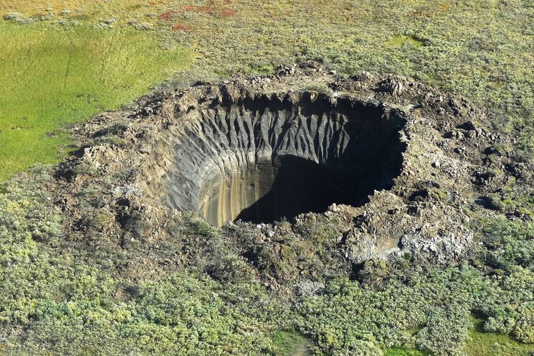 Cráter en la península de Yamal Cráter en la península de Yamal