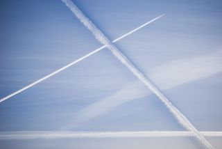 Las estelas de condensación de aviones son un problema ambiental