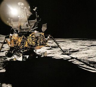 Las extrañas sombras en la Luna