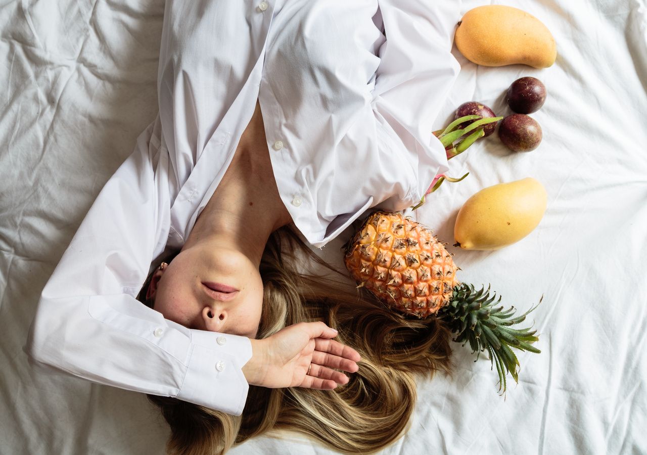 Las frutas con un alto contenido en melatonina ayudan a dormir y favorecen la calidad del sueño.