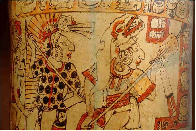 Las Guerras Mayas, El Maíz Y La Subida De Las Temperaturas Jarrón policromo decorado con once figuras involucradas en una batalla. Periodo Maya Clásico tardío, 600 900 DC. | Werner Forman / Universal Images Group / Getty Images
