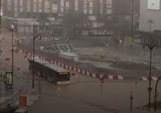 Las imágenes de las inundaciones en Málaga por la DANA: más de 3000 desalojados y preocupa el río Benamargosa