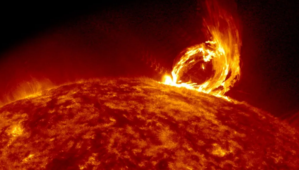 Telescopio solar Inouye capta remolinos inéditos en el El Sol continúa siendo un laboratorio natural excepcional. Crédito: NASA/SDO.