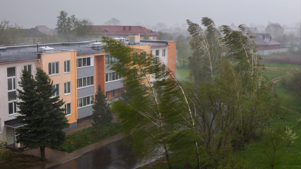 ciclon tropical; lluvias; clima; cambio climatico; gestion del riesgo Las inundaciones urbanas se agravan cuando el pavimento reduce la infiltración y el drenaje resulta insuficiente.