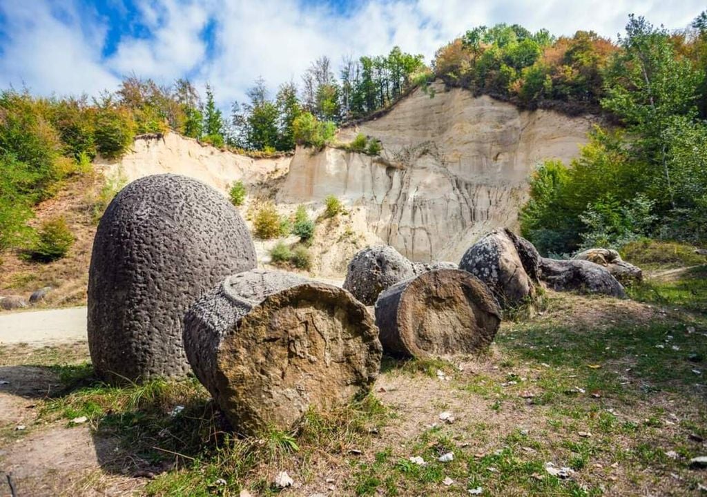 Ces pierres mystérieuses peuvent se déplacer et augmenter de taille. C'est une énigme qui vaut vraiment la peine d'être vue de près.