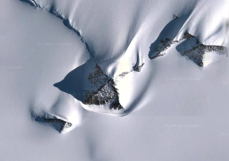 Le misteriose piramidi dell'Antartide che tengono gli scienziati con il fiato sospeso: cosa sappiamo dei nunatak?