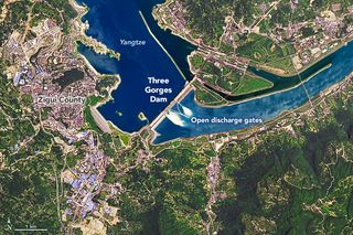 Las presas de Yangtze sueltan agua por las lluvias monzónicas