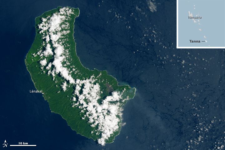 Las Secuelas Del Ciclón Pam La Isla de Tanna después y antes del paso de PamLa vegetación de Erromango aparece ligeramente más marrón y más perturbada que la Tanna, estas imágenes Landsat apoya esta interpretación.