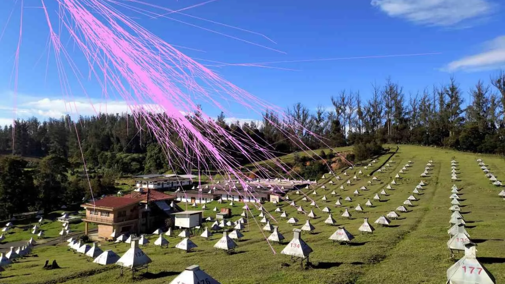 ciencia; telescopio; cosmico; Tierra GRAPES-3 utiliza detectores de partículas para estudiar rayos cósmicos y explorar la electricidad de las tormentas.
