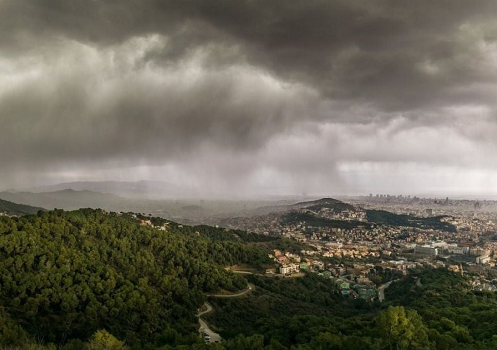 Tormenta llegando a Barcelona des de Collserola (Alfons Puertas. Observatori Fabra)