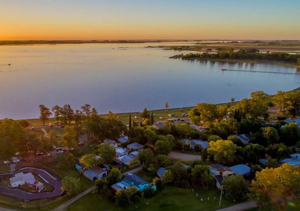 Atardecer en Laguna de Gómez