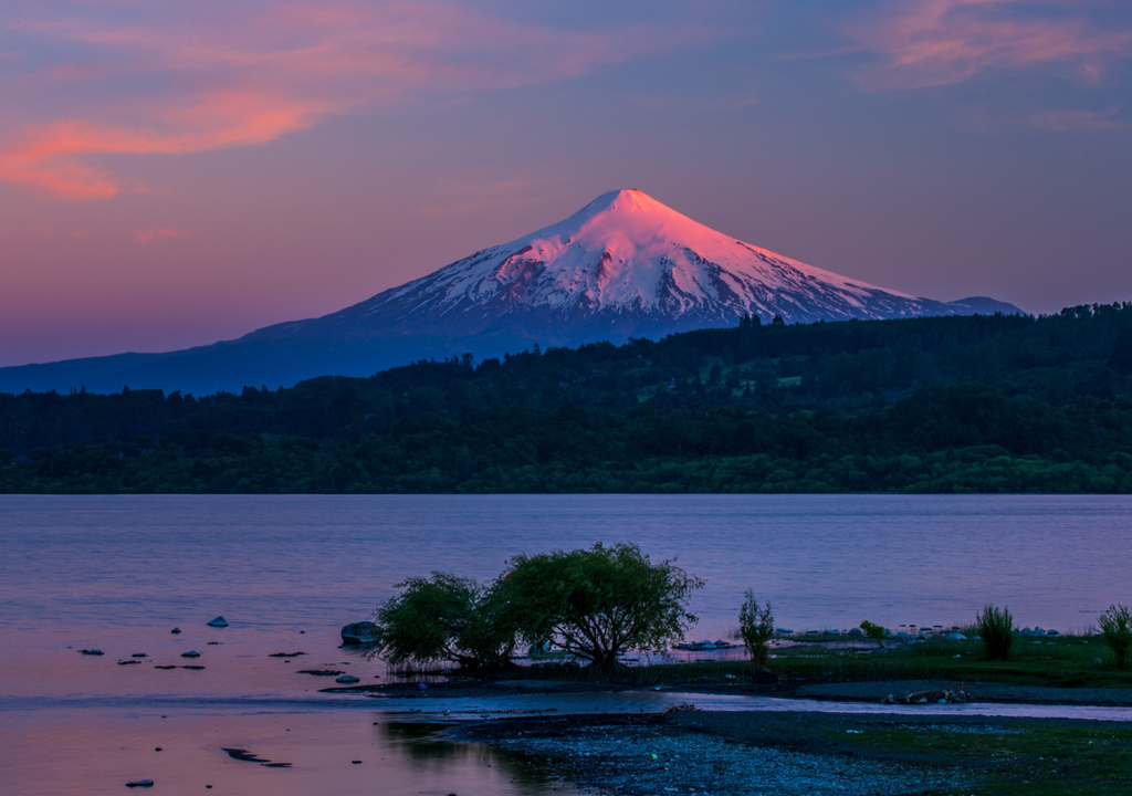 El volcán Villarrica es el volcán con el nivel de riesgo específico más alto del país.