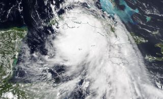 Laura deja muerte y destrucción en zonas del Caribe