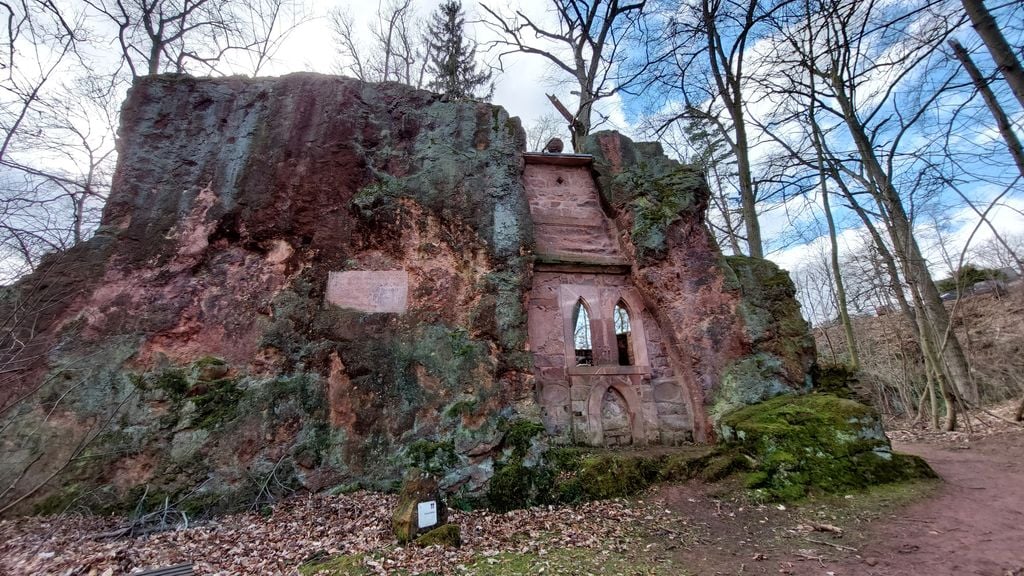 Lost Place: Einsiedelei auf dem Rochlitzer Berg. Foto: Adobe Stock