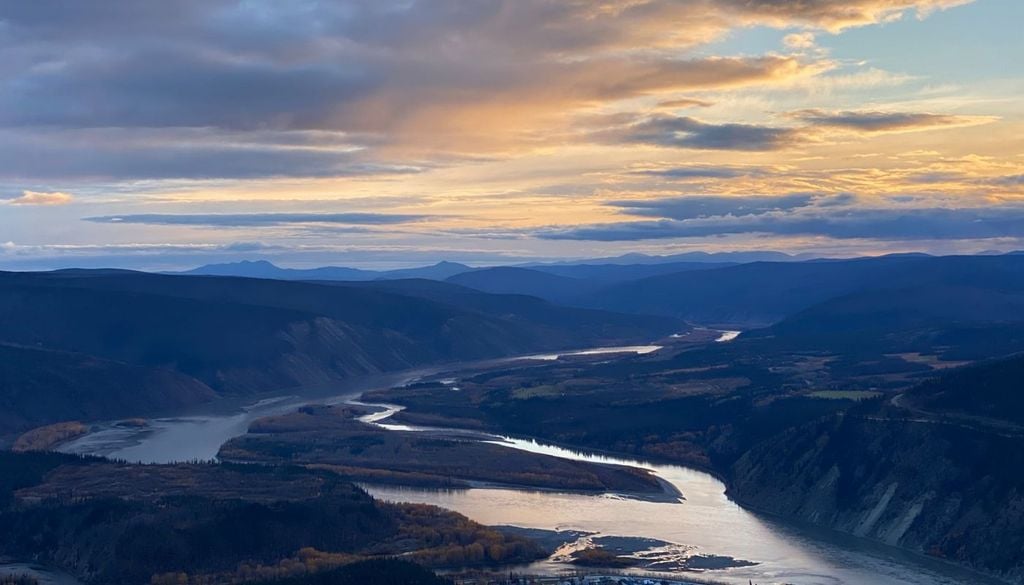 Canada 2027 Il tramonto sul fiume Yukon, tra le immense foreste del Canada - Cindy Amimer, Pexels.com