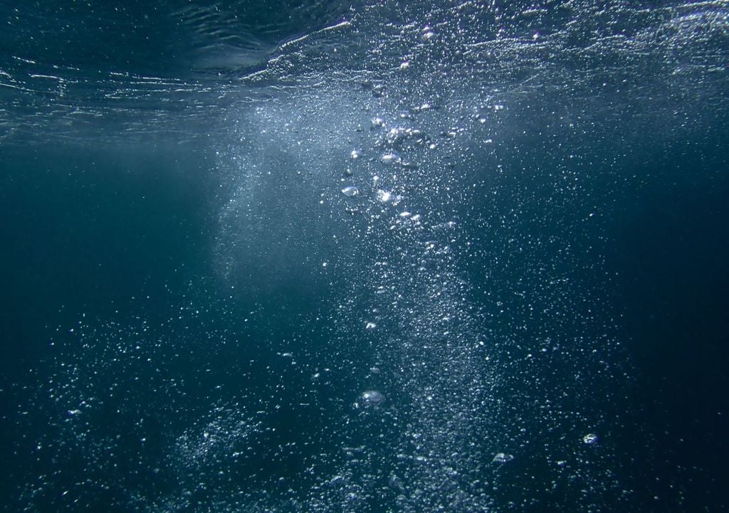 Il ciclone Harry, che ha colpito la zona nel gennaio 2026, ha dimostrato la gravità della situazione. Onde alte fino a 10 metri (certificato dal dato della boa di Catania) si sono abbattute sulla costa ionica, causando danni ingenti, come voragini nel lungomare, strade allagate e strutture divelte.