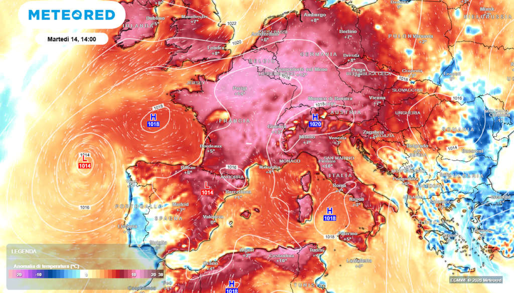 Caldo. L’effetto di blocco tiene lontane le perturbazioni atlantiche, mentre i suoli già secchi dell’estate in corso riducono l’evapotraspirazione e lasciano più energia disponibile per riscaldare ulteriormente l’aria.