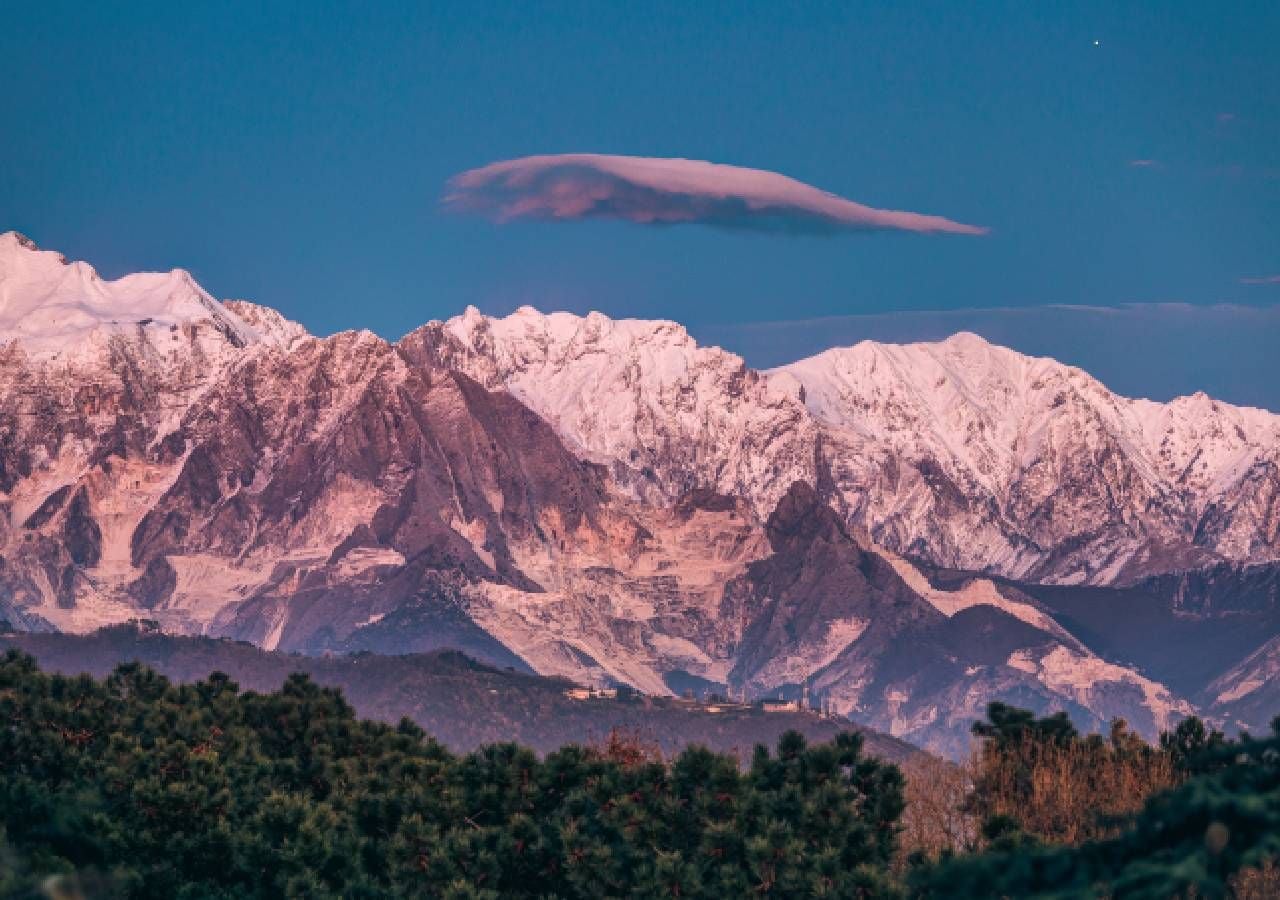 Le Alpi Apuane, le montagne bianche per la neve e per la presenza del marmo