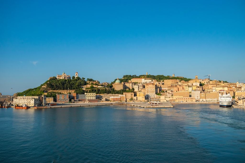 ancona La città di Ancona può vantare un 4° posto tra le città con clima migliore d'Italia.