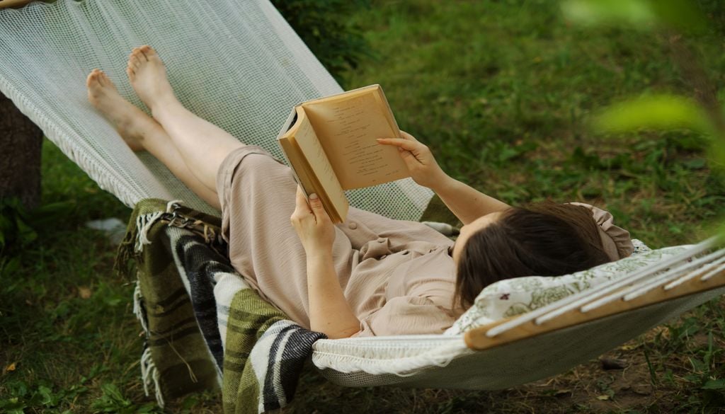 Lâcher son téléphone pour revenir à la lecture.