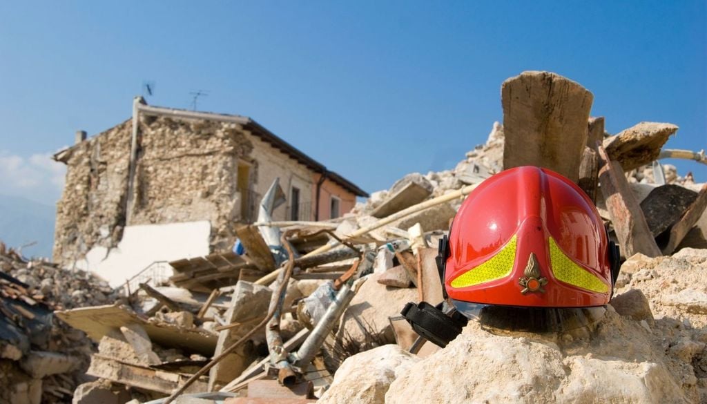 Faglie, terremoti. Secondo gli studi scientifici e le valutazioni storiche, le faglie della Calabria settentrionale e centrale sono generalmente meno pericolose rispetto a quelle del Sud. Tra le più rischiose spiccano quelle di Bagnara Calabra e Bovalino, fratture ancora attive a cui si attribuiscono eventi importanti come i terremoti del 1783, 1894 e 1908.
