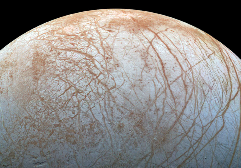 Europa Sotto la superficie ghiacciata e ricca di fratture di Europa si nasconde un enorme oceano idoneo per lo sviluppo di vita extraterrestre. Credit: NASA