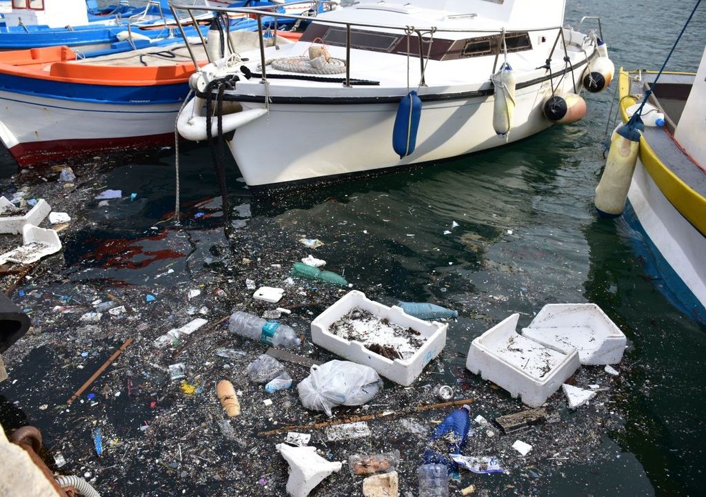 Plastica in mare. Plastica in mare.