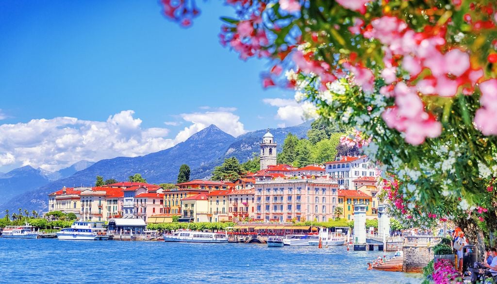 Lac Côme Bellagio Italie Le lac de Côme et la ville de Bellagio en Italie. Avec la France, l'Italie est le seul pays dont plusieurs villages apparaissent au classement.