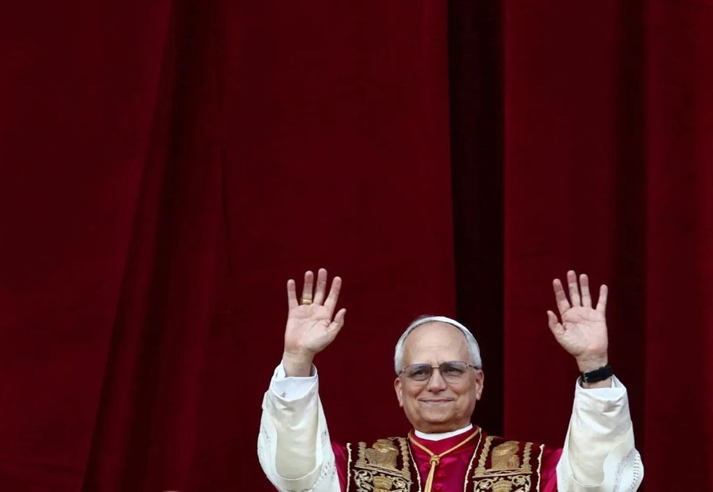 Recém-eleito Papa Leão XIV, o Cardeal Robert Prevost, dos Estados Unidos, aparece na sacada da Basílica de São Pedro, no Vaticano, em 8 de maio de 2025. Foto: Yara Nardi / Reuters / Folhapress Recém-eleito Papa Leão XIV, o Cardeal Robert Prevost, dos Estados Unidos, aparece na sacada da Basílica de São Pedro, no Vaticano, em 8 de maio de 2025. Foto: Yara Nardi / Reuters / Folhapress