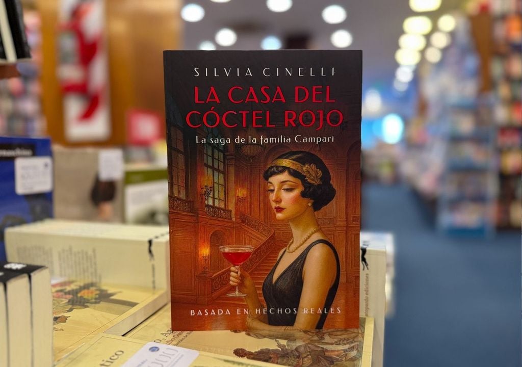 La casa del cóctel rojo La casa del cóctel rojo