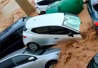 Chuvas torrenciais deixa cidade na Espanha debaixo d'água