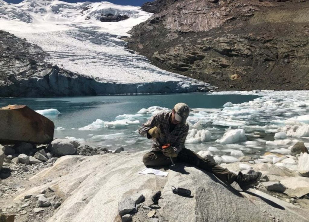 Un échantillon du glacier Queshque dans les Andes péruviennes montre que les glaciers tropicaux sont au plus bas depuis 11 700 ans, selon une étude de l'université de Boston publiée dans Science. @Emilio Mateo, Aspen Global Change Institute