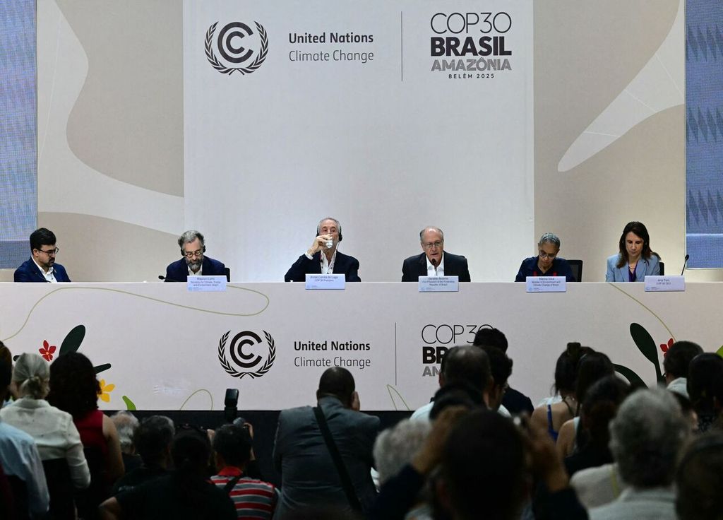 En plena COP30, un análisis del lenguaje oficial revela una narrativa extrañamente desconectada de la emergencia ecológica. ©PABLO PORCIUNCULA / AFP En plena COP30, un análisis del lenguaje oficial revela una narrativa extrañamente desconectada de la emergencia ecológica. ©PABLO PORCIUNCULA / AFP