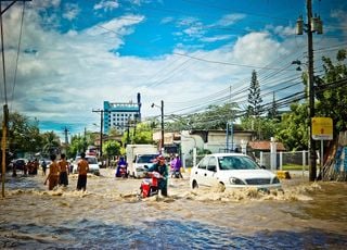 Les extrêmes climatiques frappent-ils au hasard ou selon une logique géographique ?