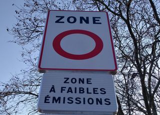 Les ZFE, menacées de suppression en France, ont-elles vraiment permis de réduire la pollution ailleurs en Europe ?