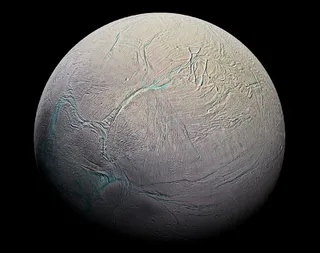 ¿Podría encontrarse vida en la Luna Encélado de Saturno?