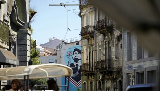 Lisboa tem um mural dedicado ao amor (mas s&oacute; o pode visitar at&eacute; ao fim de abril)