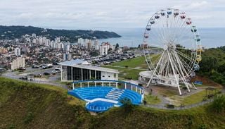Litoral de SP anuncia roda-gigante 'colossal' e projeto impressiona moradores; veja onde ser&aacute; instalada