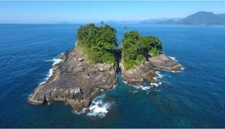 Litoral de SP tem uma das menores praias do mundo; veja a forma&ccedil;&atilde;o rochosa que pode entrar para o Guinness Book
