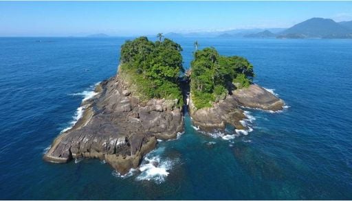 Litoral de SP tem uma das menores praias do mundo; veja a forma&ccedil;&atilde;o rochosa que pode entrar para o Guinness Book