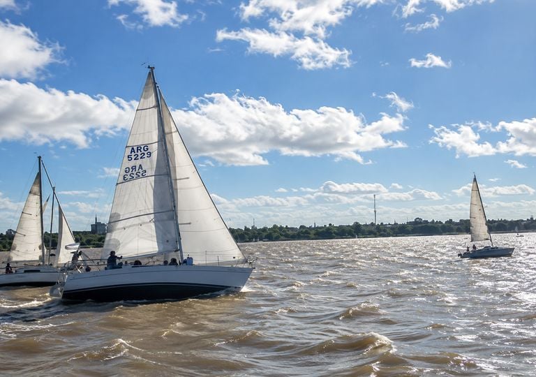 Llega el Pampero con r&aacute;fagas de 40 km/h al R&iacute;o de la Plata: pron&oacute;stico para navegar seguro en el finde