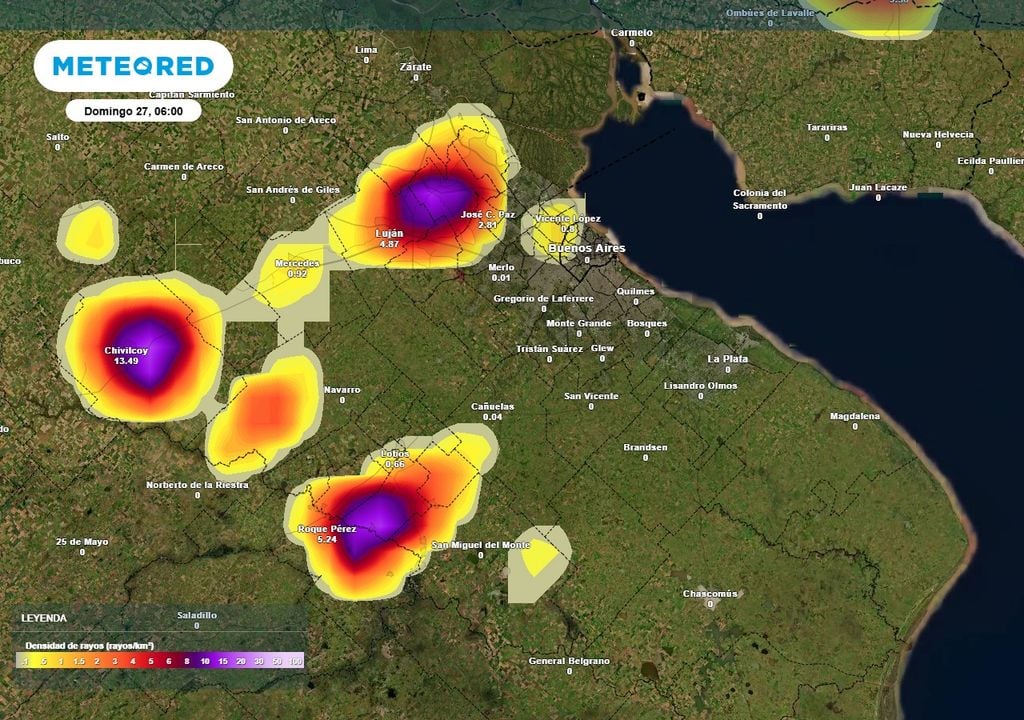 densidad rayos El mapa de densidad de rayos muestra la posición de las tormentas en la madrugada del domingo. Es coincidente con las zonas donde se esperan los mayores acumulados de precipitación.