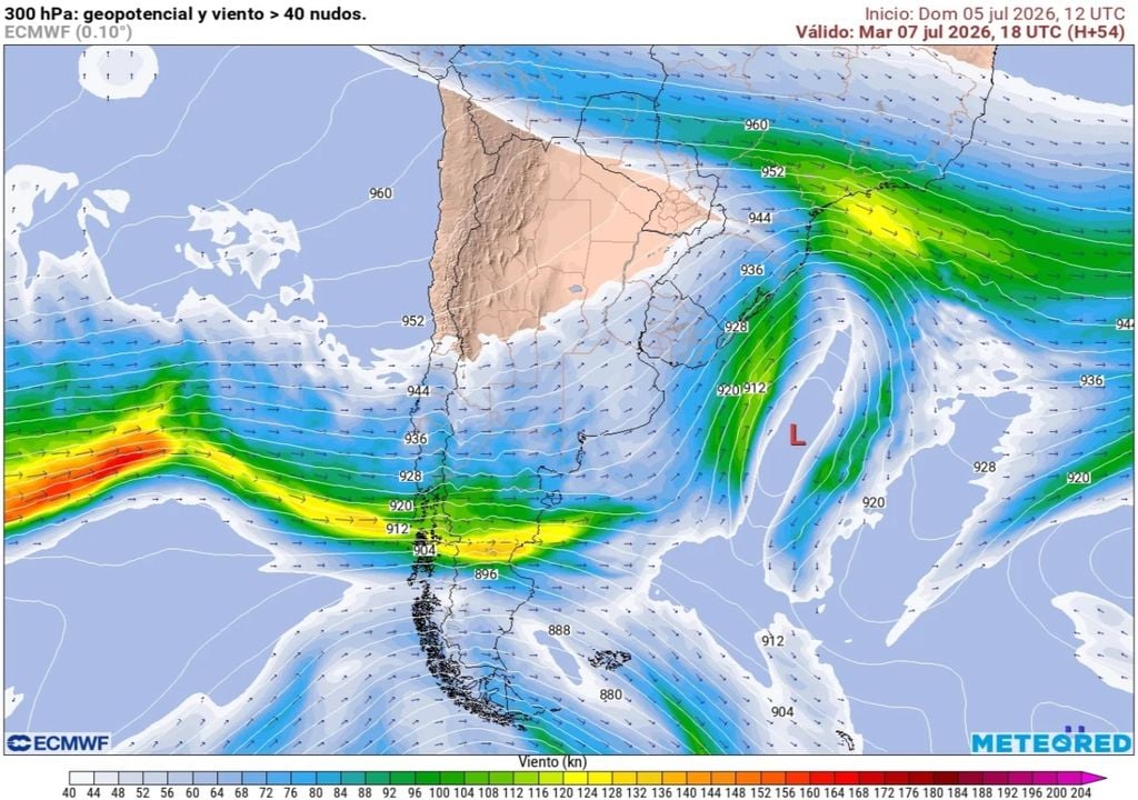 Corriente en chorro El río atmosférico estará alimentado por una poderosa corriente en chorro en niveles altos de la troposfera. Estas corrientes transportes grandes cantidades de energía desde latitudes tropicales o subtropicales hacia latitudes medias.