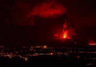 Llegó al mar la colada de lava de Cumbre Vieja