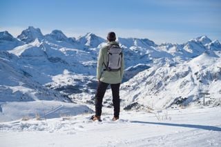 Llevar demasiada ropa en la nieve puede hacerte pasar más frío: el sistema de capas para no pasar frio ni sudar