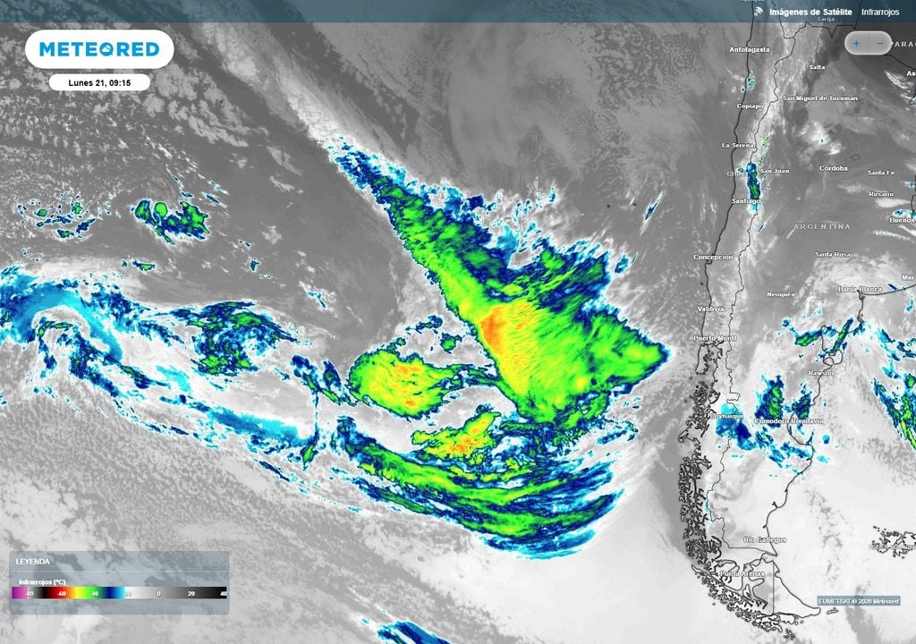 imagen satelital El sistema frontal sigue su avance hacia Chile. En el camino encontrará un río atmosférico que aportará gran cantidad de vapor de agua para dejar lluvias abundantes sobre el centro-sur del país.
